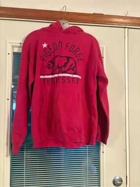 Pigeon Forge Tennessee Pullover Hoodie in Bright Pink